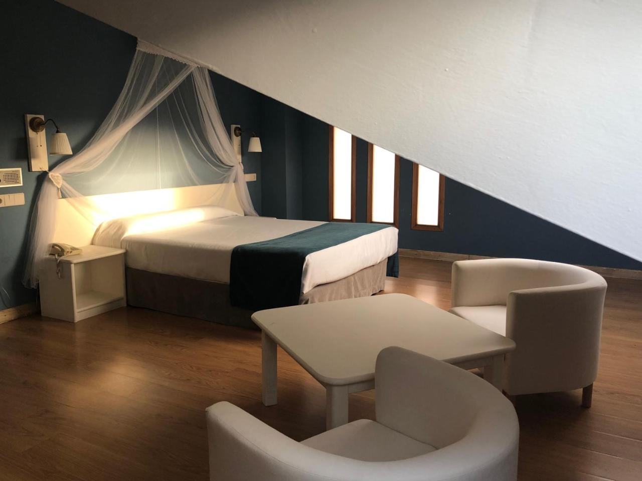 Hotel Jakue Puente la Reina Esterno foto